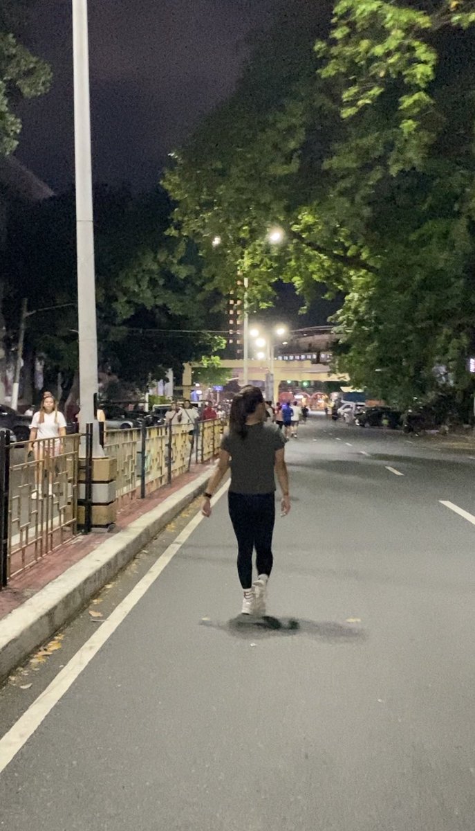 ohmygetteee's tweet photo. Late night run https://t.co/KvhEnUUZZj