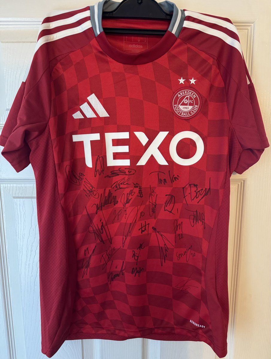 A huge thank you to Jack Davis (club kitman) for very kindly donating a squad signed <a href="/AberdeenFC/">Aberdeen FC</a> shirt for me to auction off for the <a href="/as9foundation/">Adam Stansfield foundation</a> please reply or DM me with a bid, ends Monday 8pm.