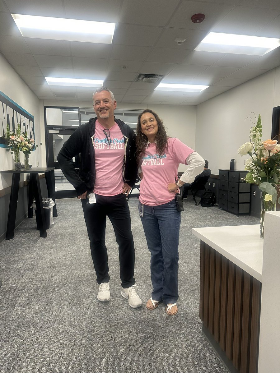 We 💗 our admin and our admin 💗 the Panthers!!!!
#teacherappreciationnightatthecreeksoftballgame
#hauoli