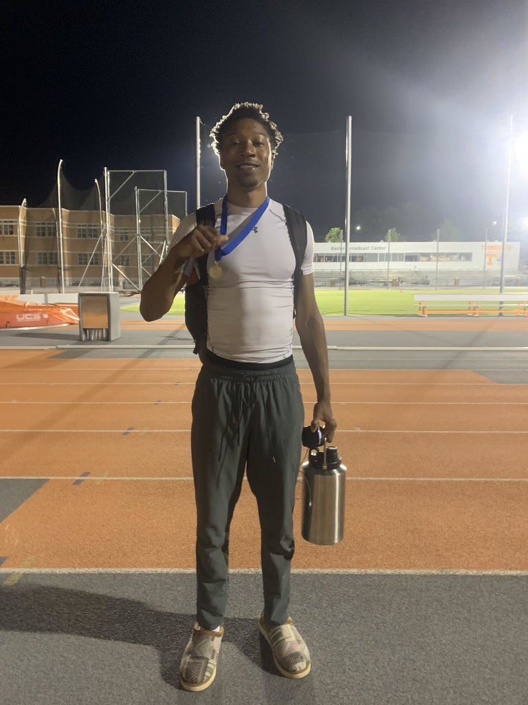 Lamarkus Dunn is up for MileSplit Boys Peformer of the Week. You can vote multiple times at this website (tn.milesplit.com/articles/35756…).  Announcement (secure.smore.com/n/dr5tm). Let's vote!