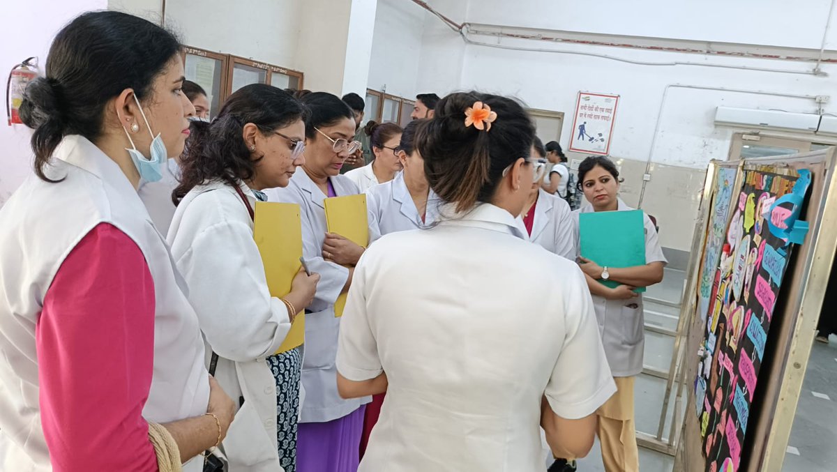 SJHDELHI's tweet photo. BMW unit under aegis of #SwachthaPakhwada organised poster competition for SNOs and Nursing Officers on BMWM Rules &amp; Segregation.  BMW CMO, ANS judged posters &amp; discussed Rules &amp; role of segregation https://t.co/BAoZ3sxLST