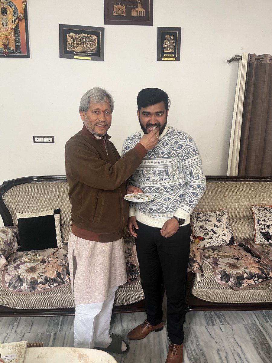 उत्तराखण्ड के पूर्व मुख्यमंत्री आदरणीय श्री ⁦<a href="/TIRATHSRAWAT/">Tirath Singh Rawat (मोदी का परिवार)</a>⁩  जी को जन्मदिवस की हार्दिक बधाई एवं शुभकामनाएं। 

बाबा केदार से आपके सुदीर्घ, स्वस्थ और मंगलमय जीवन की कामना करता हूं।

⁦<a href="/narendramodi/">Narendra Modi</a>⁩