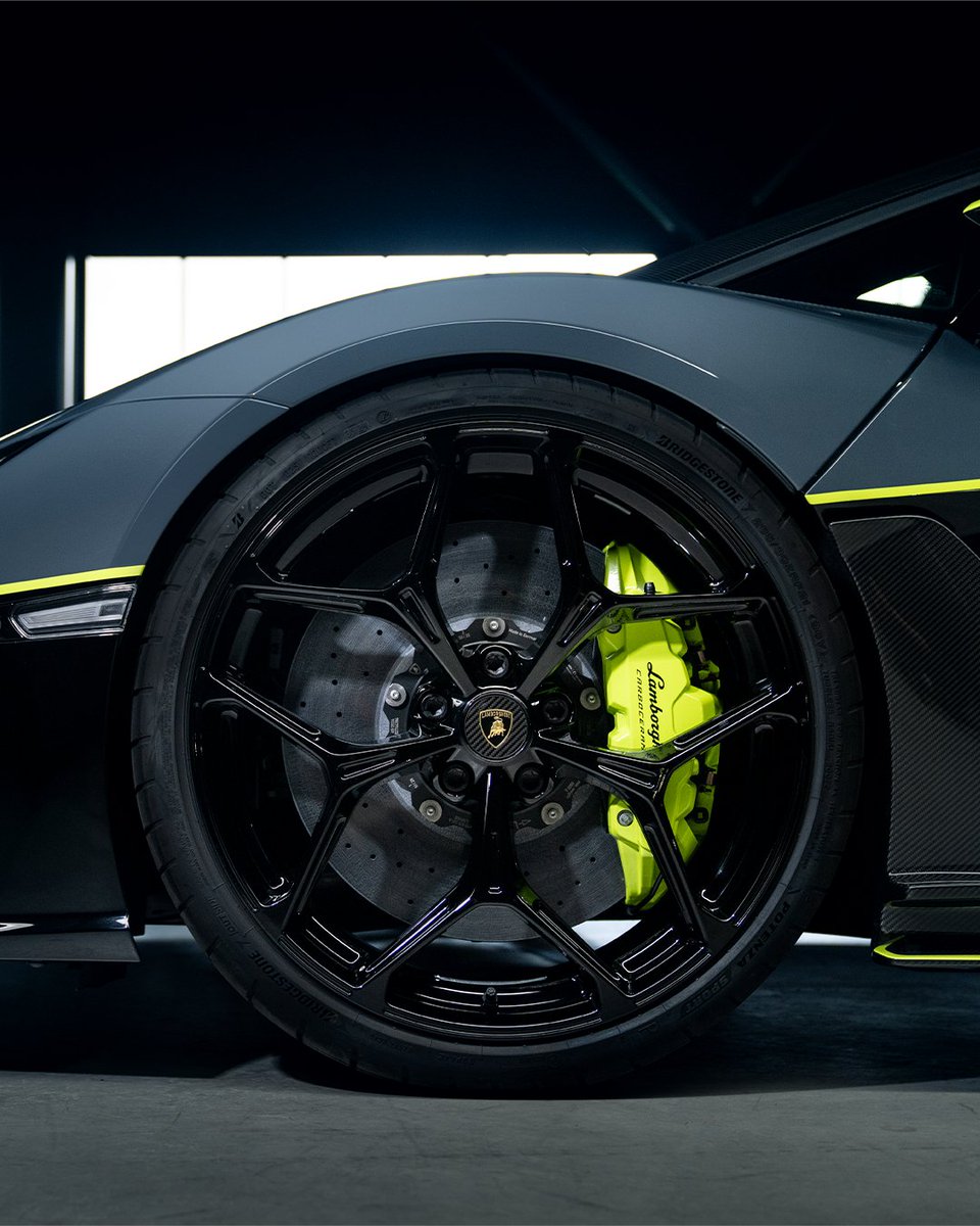 Lamborghini tweet media