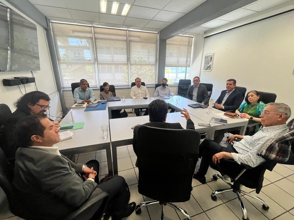 Reunión con académicos del CUCEA y el CUCSH sobre la “Acopuntura Urbana; con la presencia del Rector de CUCEA, Dr. Luis Gustavo Padilla Montes, y la intervención de la PRODEUR en temas de colaboración académica que inciden en la ciudadanía.
¡Seguimos trabajando #AlEstiloJalisco!
