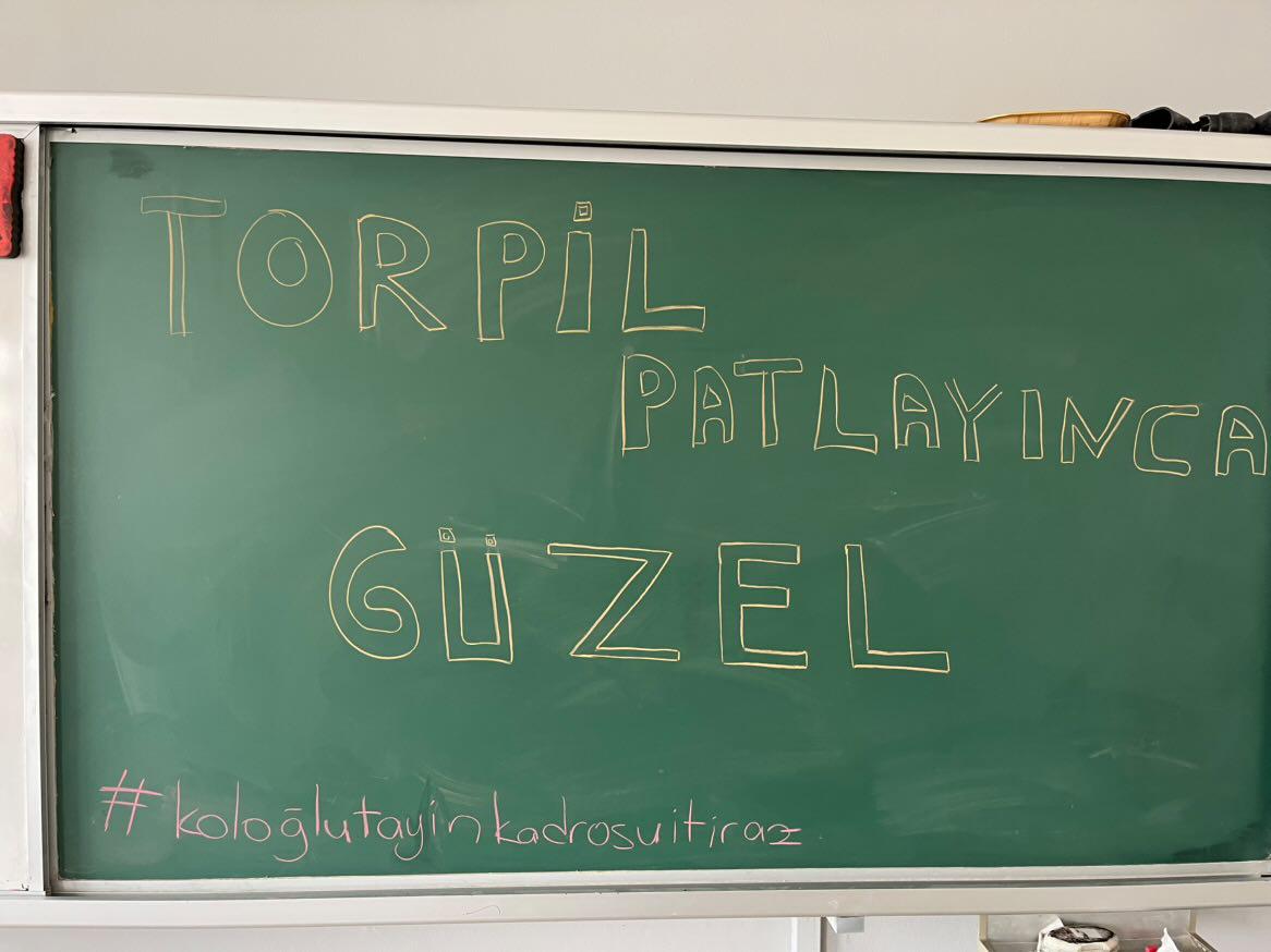 EnesAytep's tweet photo. BU OKULA  YILLARINI VERMİŞ EMEKÇİİ ÖĞRETMENLERİN HAKKINI YEDİRMEYİZ #koloğlundaneoluyor @elaziggundemcom @elazigmem @meb_ogm @hepsielazig @Yusuf__Tekin @numanhatipoglu @elazig_valiligi @tcmeb @gurselerol62 @sahin_serifoglu @gurselerol62 https://t.co/6jsxasdmCI