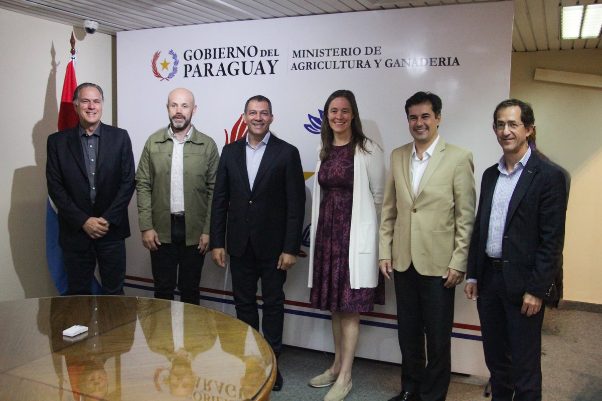 Reunión clave con expertos de la <a href="/FAO/">Food and Agriculture Organization</a> para impulsar el desarrollo acuícola sostenible en Paraguay.
Junto a ellos, trazamos acciones estratégicas para fortalecer el sector y generar oportunidades económicas, asegurando un uso eficiente de nuestros recursos hídricos.