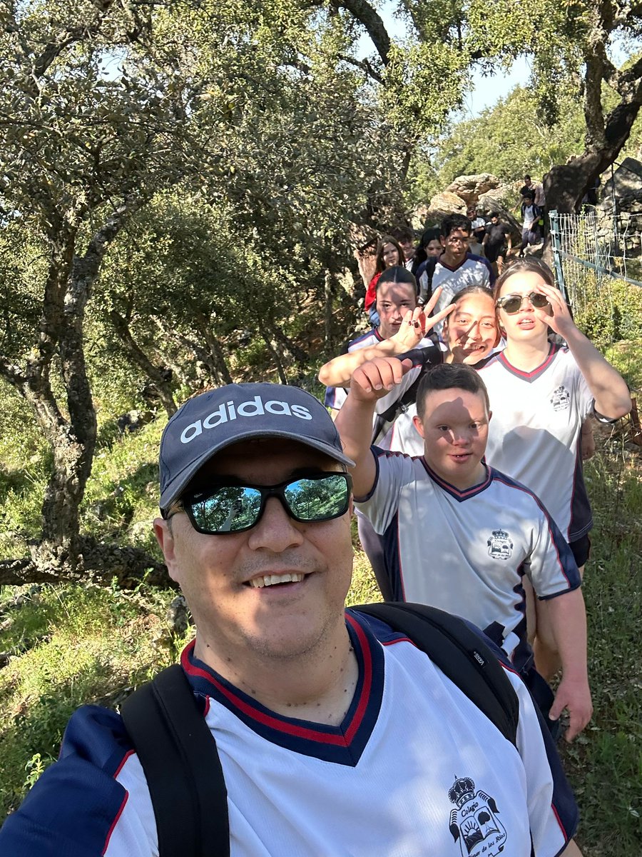 GinerCaceres's tweet photo. 🥾🌄 ¡De marcha con el Giner!

Esta semana, nuestro alumnado de ESO se ha calzado las botas para disfrutar de una ruta senderista muy especial: la subida al Santuario de la Virgen de la Montaña, en plena Sierra de la Mosca.

 ¡Qué vistas más espectaculares de Cáceres! https://t.co/FKHQtDRt7H