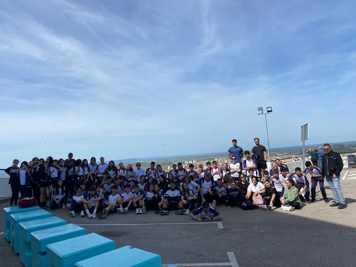 🥾🌄 ¡De marcha con el Giner!

Esta semana, nuestro alumnado de ESO se ha calzado las botas para disfrutar de una ruta senderista muy especial: la subida al Santuario de la Virgen de la Montaña, en plena Sierra de la Mosca.

 ¡Qué vistas más espectaculares de Cáceres!