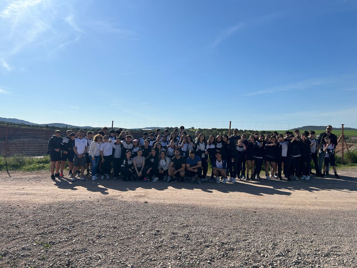 GinerCaceres's tweet photo. 🥾🌄 ¡De marcha con el Giner!

Esta semana, nuestro alumnado de ESO se ha calzado las botas para disfrutar de una ruta senderista muy especial: la subida al Santuario de la Virgen de la Montaña, en plena Sierra de la Mosca.

 ¡Qué vistas más espectaculares de Cáceres! https://t.co/FKHQtDRt7H