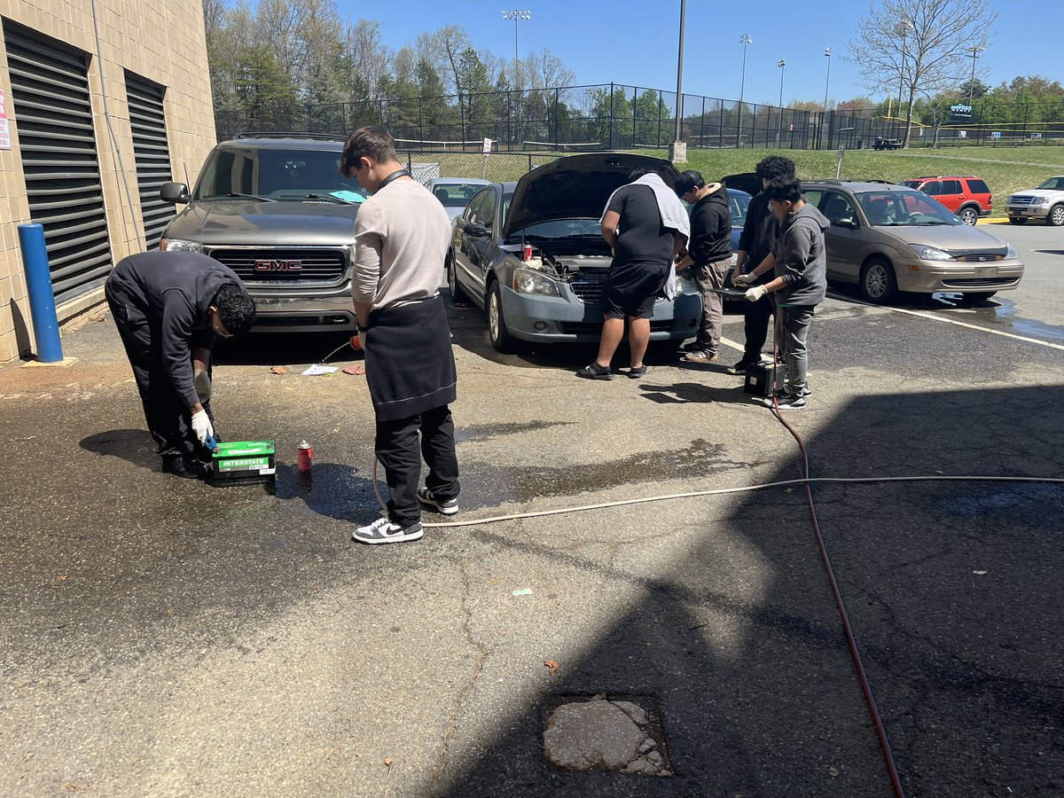 CVHS_AutoTech's tweet photo. CVHS Auto Tech students are practicing their battery servicing and cleaning skills on this sunny spring day! https://t.co/O4l9u1Qbao