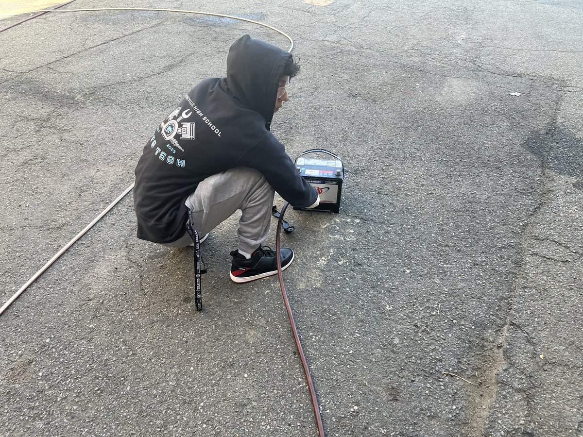CVHS_AutoTech's tweet photo. CVHS Auto Tech students are practicing their battery servicing and cleaning skills on this sunny spring day! https://t.co/O4l9u1Qbao