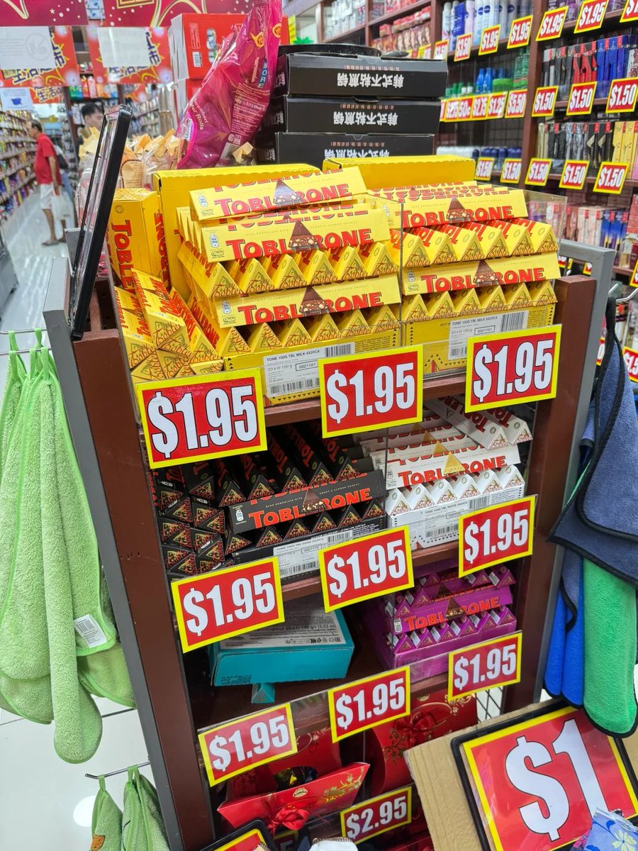 ２０分間店にいて、子供の頃好きだったお菓子をたくさん買いました。