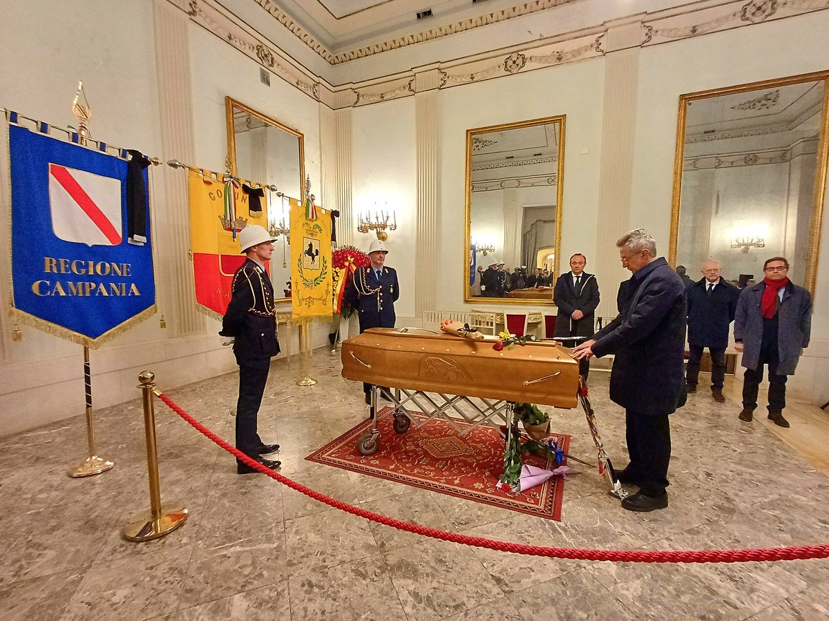 napolicittametr's tweet photo. Roberto De Simone, l’omaggio della Città Metropolitana di Napoli al grande compositore scomparso.
Leggi tutto: https://t.co/Nu8xIBTDdu.
#RobertoDeSimone https://t.co/1IOZhOoVab