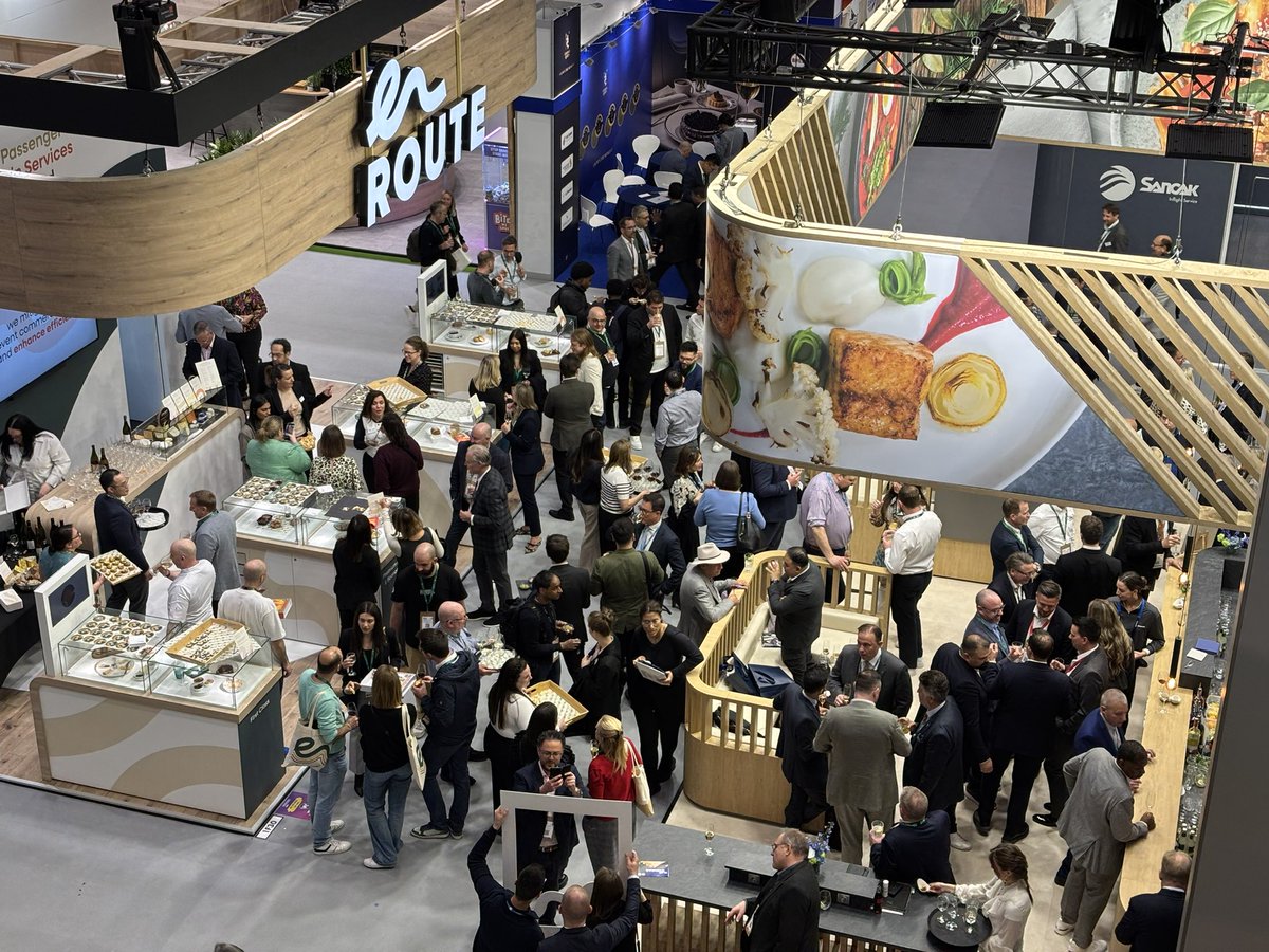 Quicket_app's tweet image. Visiting partners @AircraftInteri1 AIX’25 and meeting fascinating Jennifer Coutts Clay of @jetlinercabins