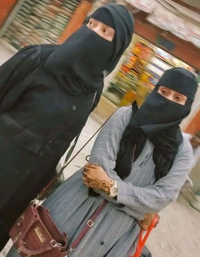 اتحداكم تعرفوا اين انا 😊