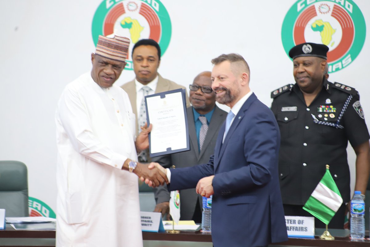 PoliceAffairs's tweet photo. FG RECEIVES WAPIS PLATFORM AND INFRASTRUCTURE FROM EUROPEAN UNION
The Fed Govt, through the Min of Police Affairs, has formally received the West African Police Information System (WAPIS) platform and infrastructure from the EU/INTERPOL towards enhancing security in W/A. https://t.co/drmaGgTqaE