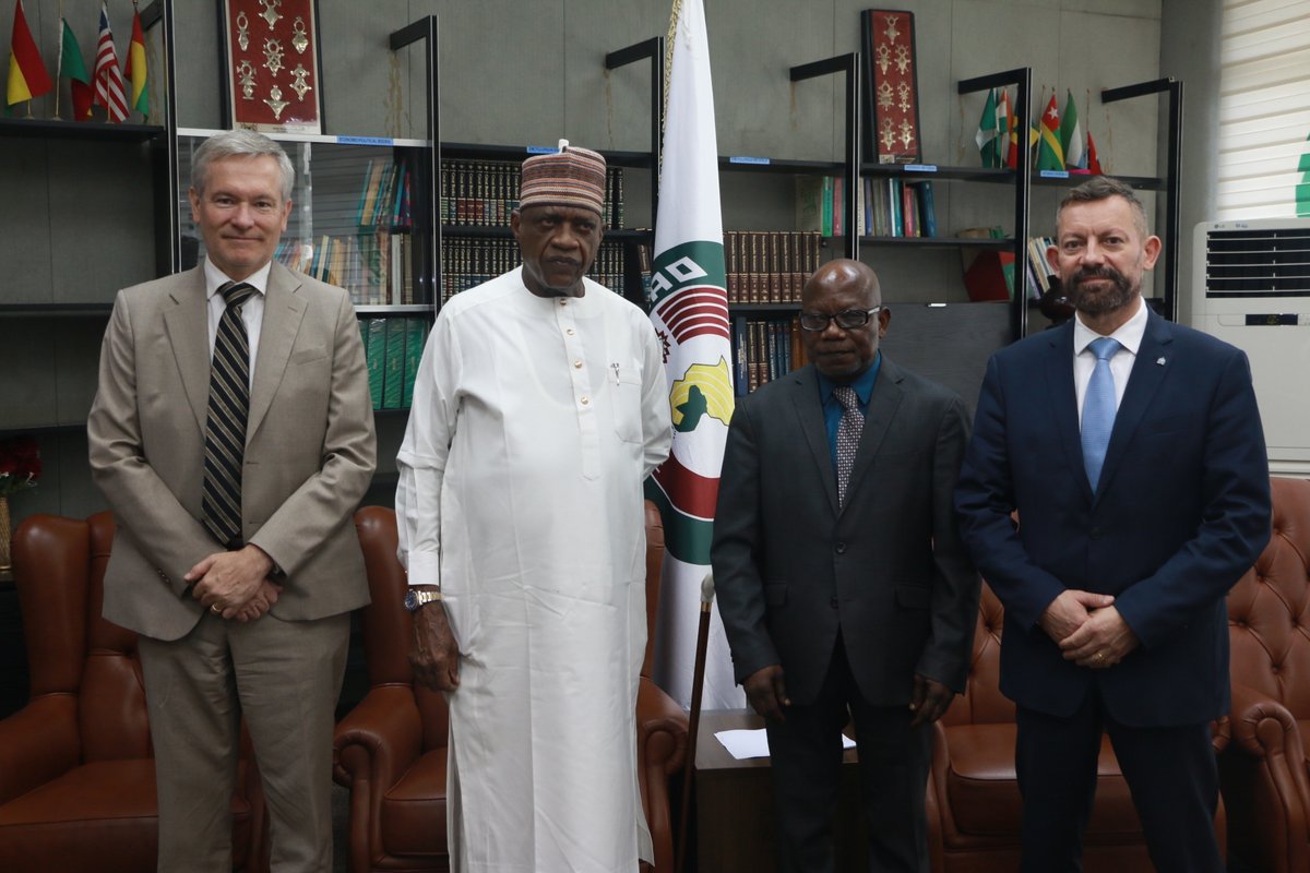 PoliceAffairs's tweet photo. FG RECEIVES WAPIS PLATFORM AND INFRASTRUCTURE FROM EUROPEAN UNION
The Fed Govt, through the Min of Police Affairs, has formally received the West African Police Information System (WAPIS) platform and infrastructure from the EU/INTERPOL towards enhancing security in W/A. https://t.co/drmaGgTqaE