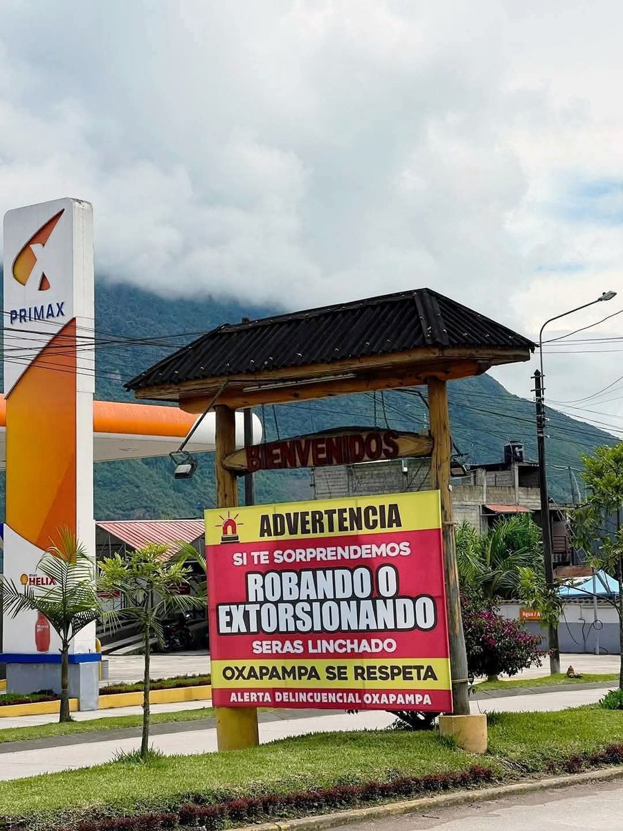 martinfiera's tweet photo. Mensaje en el ingreso de la hermosa ciudad de Oxapampa, la población regresó a la época medieval del ojo por ojo diente por diente, ante la corrupción e inutilidad del gobierno y de la PNP.
#ChapaTuExtorsionador https://t.co/d8tYHj4fha
