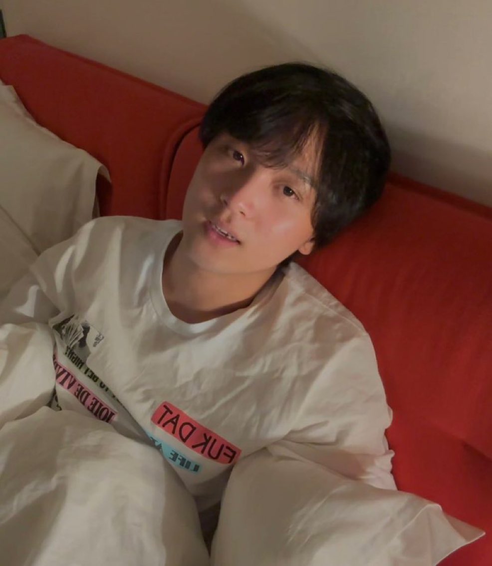 fullchann606's tweet photo. 침대에 잡아먹힌 해찬 https://t.co/YsgRj7e6Qa