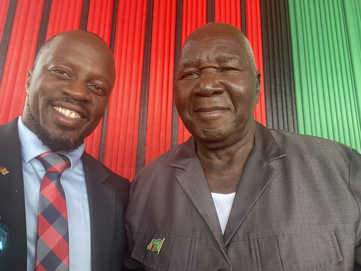 DanKachale's tweet photo. Short &amp; inspiring moment sitting next to HE Col Panji Kaunda at the opening of tobacco marketing season…true son of the soil and pan African figure. We discussed everything Africa😁 #PanAfrican https://t.co/UTrr7hP0GB