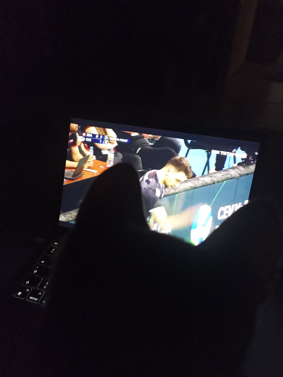 kahenel's tweet photo. @bedrhnblbl  kedimiz sıkı takipçiniz birlikte maçı ve kutlamayı seyrettik 🐈😊 tebrik ediyor sanırım ekrana bakıp miyav dedi 😂 https://t.co/vfBw970WRH