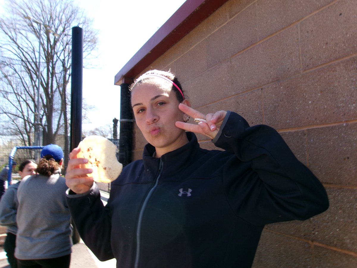 SHUSoftball's tweet photo. Gameday vibes brought to you by . . . Us😁📸

#HALLin🔵⚪️ | #HooksUp https://t.co/Ojrr4tUP53