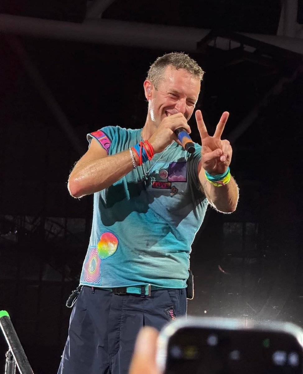 ColdplayUK_'s tweet image. 😆✌️| #ColdplayHongKong 🇭🇰

📷 kasixihozzz