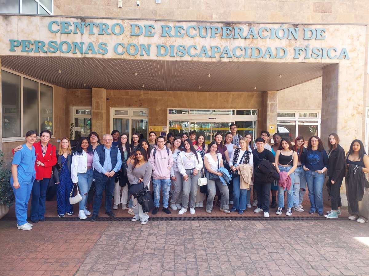 IESRamonyCajalV's tweet photo. Alumnado #TCAE @IESRamonyCajalV visitan #CRMF CEAPAT donde estudian productos de apoyo para personas con discapacidad. Víctor,Esther y Natalia nos muestran ideas que mejoran la vida de personas dependientes. Final cultural con visita a Salamanca. AE-PUB-2024-004
#AulaEmpresaCyL https://t.co/N87kexD0CX