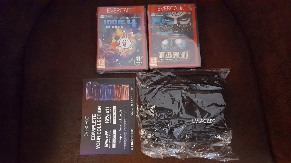 SwedishGamester's tweet photo. When I got #home from a #HardDay at #work this #package was waiting for me by the door! It's the newest #Evercade carts that I ordered from @FunStockGames just a few days ago! 😃
I preordered from a swedish #webstore in good time but they have some #problems with the distributor. https://t.co/gc2kCgo3kJ