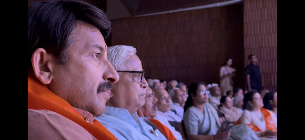 Manoj Tiwari (@manojtiwarimp) on Twitter photo рдЖрдЬ рд╢рд╛рдо рдЬрдпрдкреБрд░ рдореЗрдВ рд░рд╣рд╛ рд╡рд┐рд╢реНрд╡ рдорд╛рдВрдЧрд▓реНрдп рд╕рднрд╛ рдХреЗ рдирд┐рдордВрддреНрд░рдг рдкрд░.. рд▓реЛрдХрдорд╛рддрд╛ рдЕрд╣рд┐рд▓реНрдпрд╛рдмрд╛рдИ рд╣реЛрд▓рдХрд░ рдХреА рджрд┐рд╡реНрдп рдЧрд╛рдерд╛ рдХреЗ рдордВрдЪрди рдкрд░.. рдорд╛. рднреИрдпрд╛ рдЬреА рдЬреЛрд╢реА рдФрд░ <a href="/KumariDiya/">Diya Kumari</a> рдЬреА рднреА рд░рд╣реАрдВ рдЙрдкрд╕реНрдерд┐рдд <a href="/RSSorg/">RSS</a> рдЖрдЬ рд╢рд╛рдо рдЬрдпрдкреБрд░ рдореЗрдВ рд░рд╣рд╛ рд╡рд┐рд╢реНрд╡ рдорд╛рдВрдЧрд▓реНрдп рд╕рднрд╛ рдХреЗ рдирд┐рдордВрддреНрд░рдг рдкрд░.. рд▓реЛрдХрдорд╛рддрд╛ рдЕрд╣рд┐рд▓реНрдпрд╛рдмрд╛рдИ рд╣реЛрд▓рдХрд░ рдХреА рджрд┐рд╡реНрдп рдЧрд╛рдерд╛ рдХреЗ рдордВрдЪрди рдкрд░.. рдорд╛. рднреИрдпрд╛ рдЬреА рдЬреЛрд╢реА рдФрд░ <a href="/KumariDiya/">Diya Kumari</a> рдЬреА рднреА рд░рд╣реАрдВ рдЙрдкрд╕реНрдерд┐рдд <a href="/RSSorg/">RSS</a>