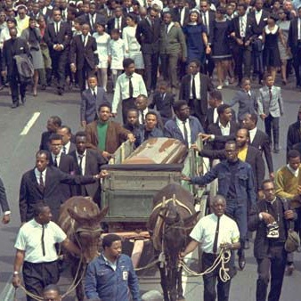 TammiMinoski's tweet photo. #OTD 1968: A procession of 3.5 miles from Ebenezer Baptist Church to Morehouse College where the public and final service for #MartinLutherKingJr was held, was observed by over 100,000 people. #MLKAssassination #RememberingMLK https://t.co/SaAZvAFNLL