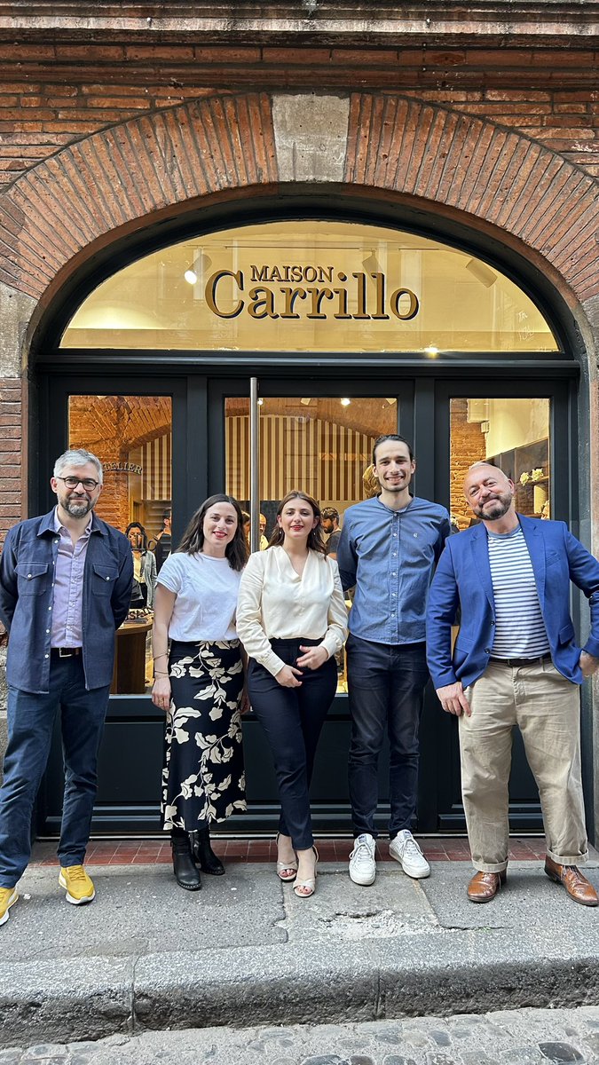 SionJerome's tweet image. ✂️ Ouverture à #Toulouse de la boutique MAISON CARILLO dont les ateliers sont à #Labège.
🧶 Fleuron du #FabriquéEnOccitanie, les 3 jeunes associés proposent chemises et vêtements H/F.
🧣Ils invitent aussi d’autres artisans textiles ou bijoux pour des collaborations éphémères.