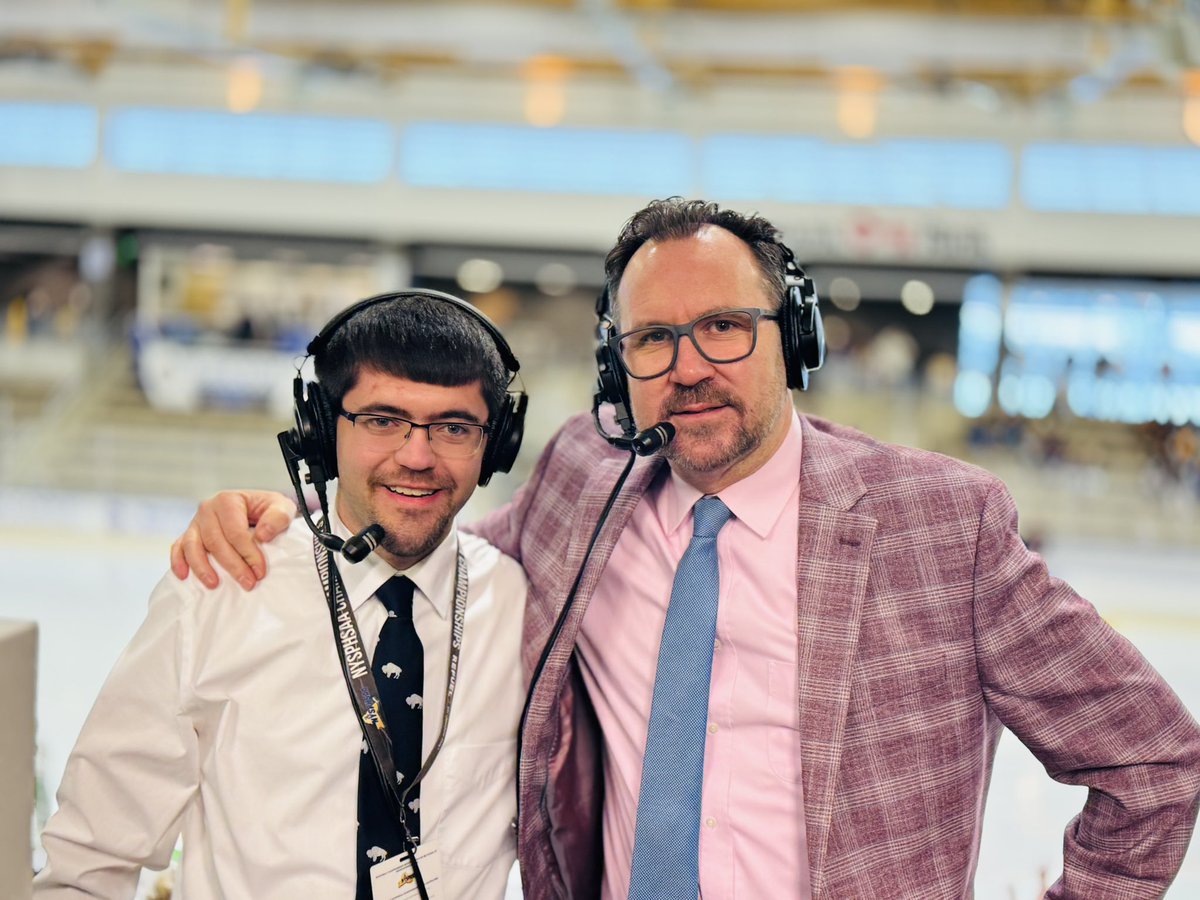 ByJoeKraus's tweet photo. The stars are out at KeyBank Center for the 19th annual Scotty Bowman Showcase! Rich Crozier joins me on @WNYAthletics! 

5 PM Tim Horton Memorial Cup
https://t.co/3SXYLZZf6J

7 PM Scotty Bowman Cup
https://t.co/KCtsff4dSy

9 PM Rick Martin Memorial Cup
https://t.co/tSpa9m3QTn https://t.co/BQeebhnVev