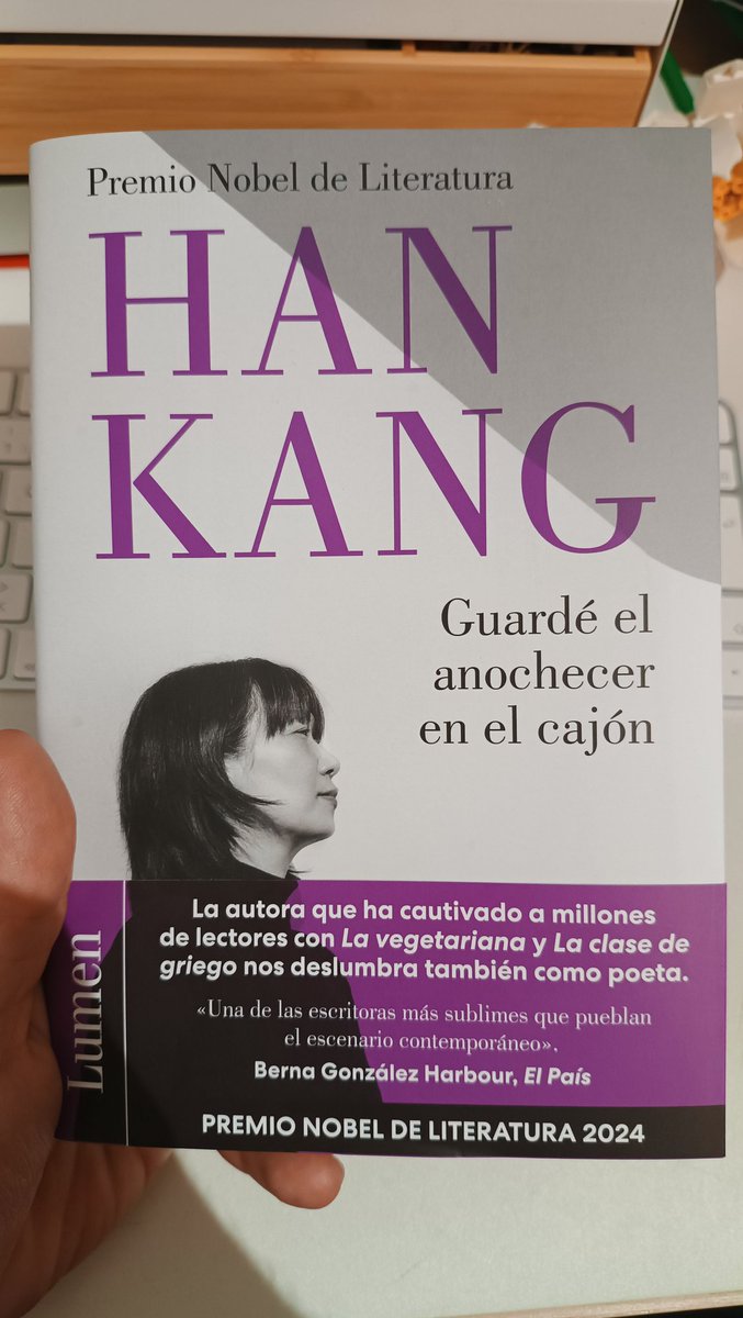 Mariano Sánchez García (@marianoxsanchez) on Twitter photo ¡Bravo por esta edición bilingüe! <a href="/penguinlibros/">Penguin España 🐧📚</a> <a href="/LumenEdit/">Editorial Lumen</a> #hankang #klit #nobelprizewinner #suckitmurakami ¡Bravo por esta edición bilingüe! <a href="/penguinlibros/">Penguin España 🐧📚</a> <a href="/LumenEdit/">Editorial Lumen</a> #hankang #klit #nobelprizewinner #suckitmurakami
