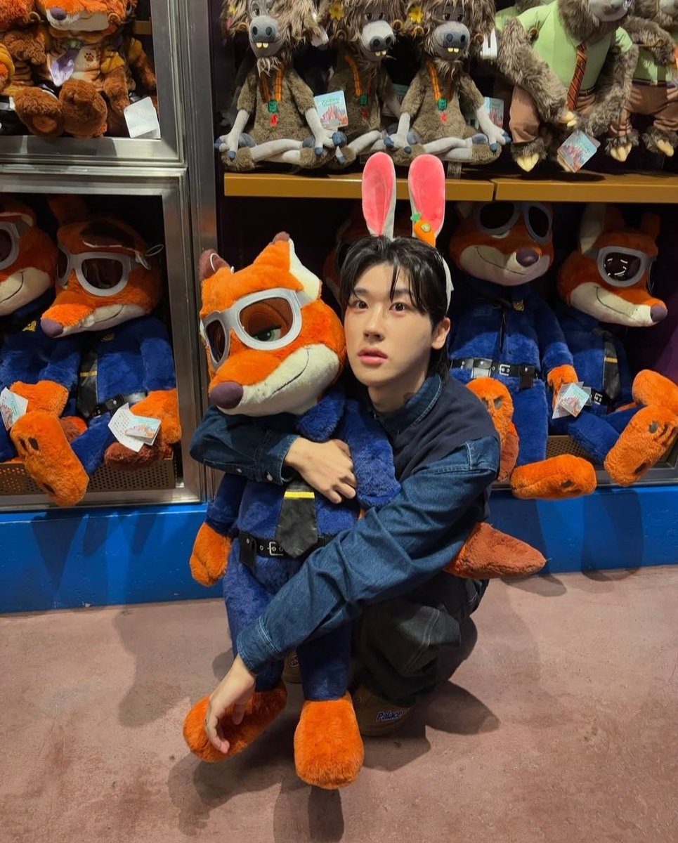 jshfolder's tweet image. seongho is just a 1cm smol 🤏🏻

#shinseongho #신성호