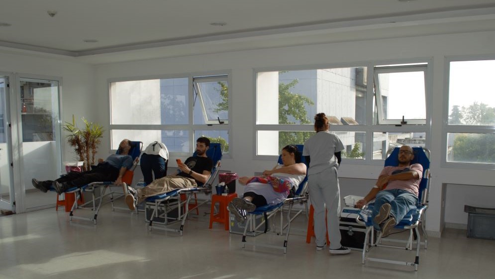 CONICETLaPlata's tweet photo. Volvió a realizarse la tradicional colecta de #sangre del #CONICET #LaPlata

La décima edición del evento solidario se llevó a cabo en el edificio del @CigUnlp, ubicado en el Bosque Este de la ciudad.

👉https://t.co/e8tAtvtHWn https://t.co/nDSido3jQO
