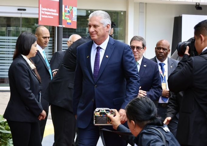 Acompaño al Presidente de #Cuba <a href="/DiazCanelB/">Miguel Díaz-Canel Bermúdez</a> en IX Cumbre #CELAC.

Promover unidad en la diversidad, integración regional y consenso político frente a nueva arremetida imperialista vs los pueblos de Nuestra América son prioridades de nuestra participación en este importante foro.