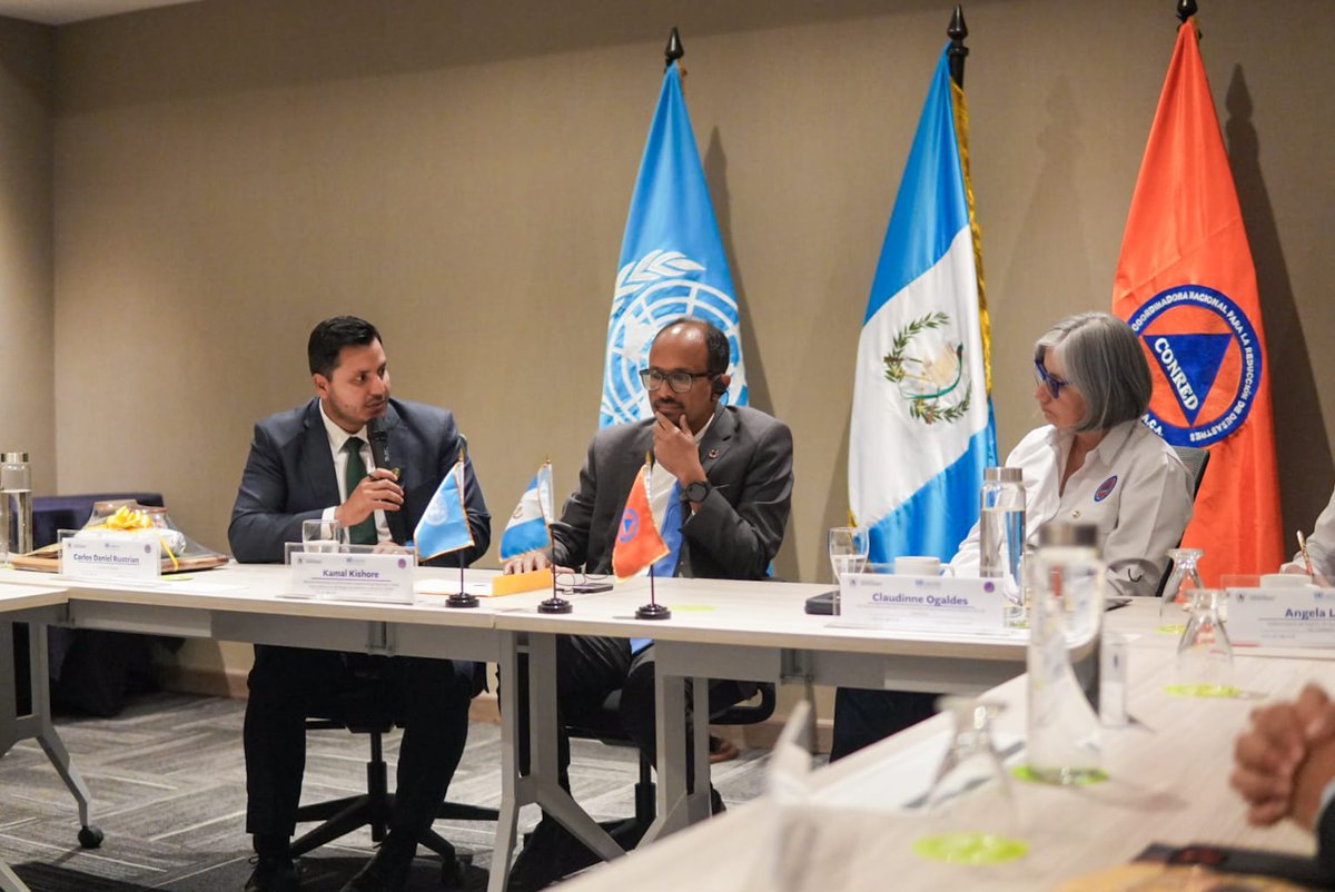 MuniFraijanesGt's tweet image. El secretario general para la Reducción de Riesgo de Desastres de @UNDRR Kamal Khisore, junto a la Secretaria de @ConredGuatemala entregó al alcalde @DanielRustrian la certificación que acredita a #Fraijanes como Ciudad Resiliente del programa de @ONU_es