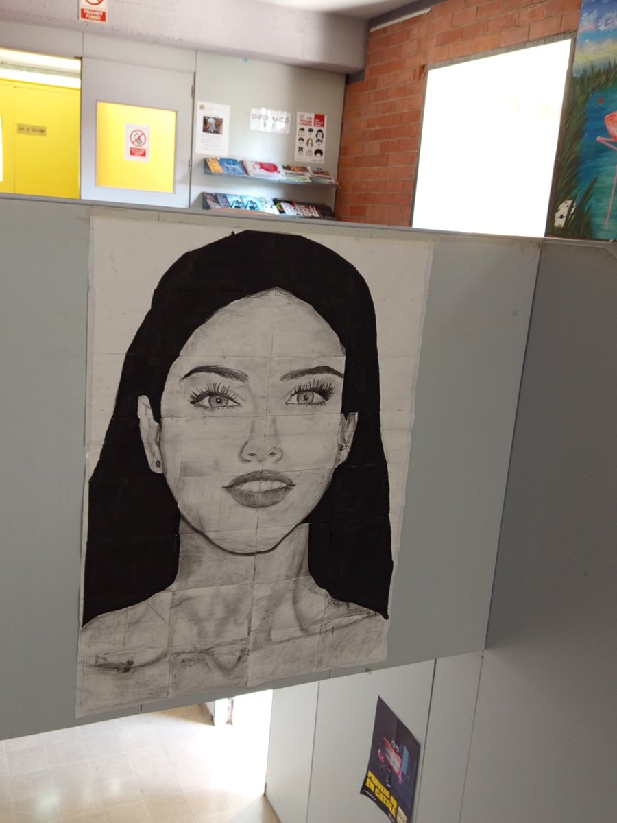 InsDali's tweet photo. Amb els alumnes de l'optativa d'expressió Artística de 4t de la ESO hem treballat el retrat amb el repte de la creació d'uns murals.
Primer van triar diverses dones referents per a l'alumnat.
Vam dividir la imatge a reproduir en una quadrícula. https://t.co/hwUObHasVQ
