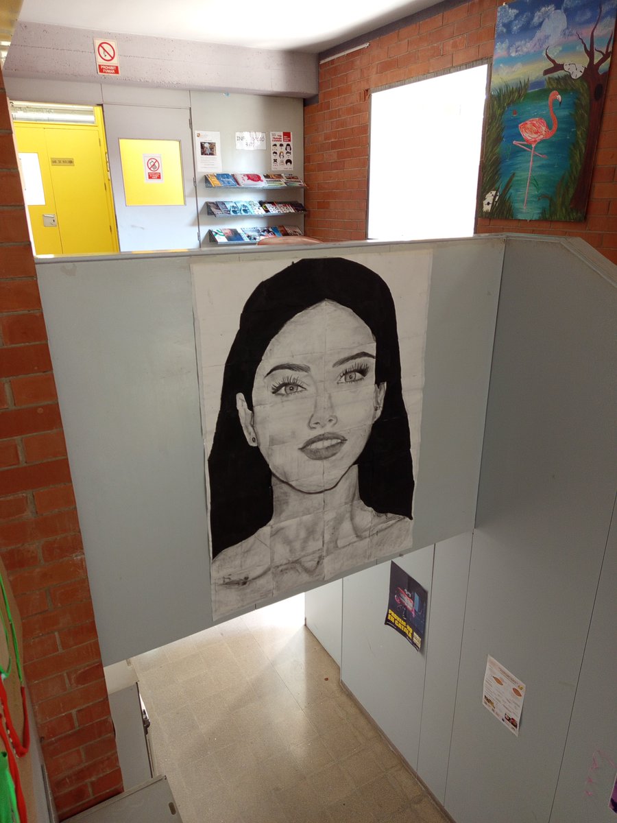 InsDali's tweet photo. Amb els alumnes de l'optativa d'expressió Artística de 4t de la ESO hem treballat el retrat amb el repte de la creació d'uns murals.
Primer van triar diverses dones referents per a l'alumnat.
Vam dividir la imatge a reproduir en una quadrícula. https://t.co/hwUObHasVQ