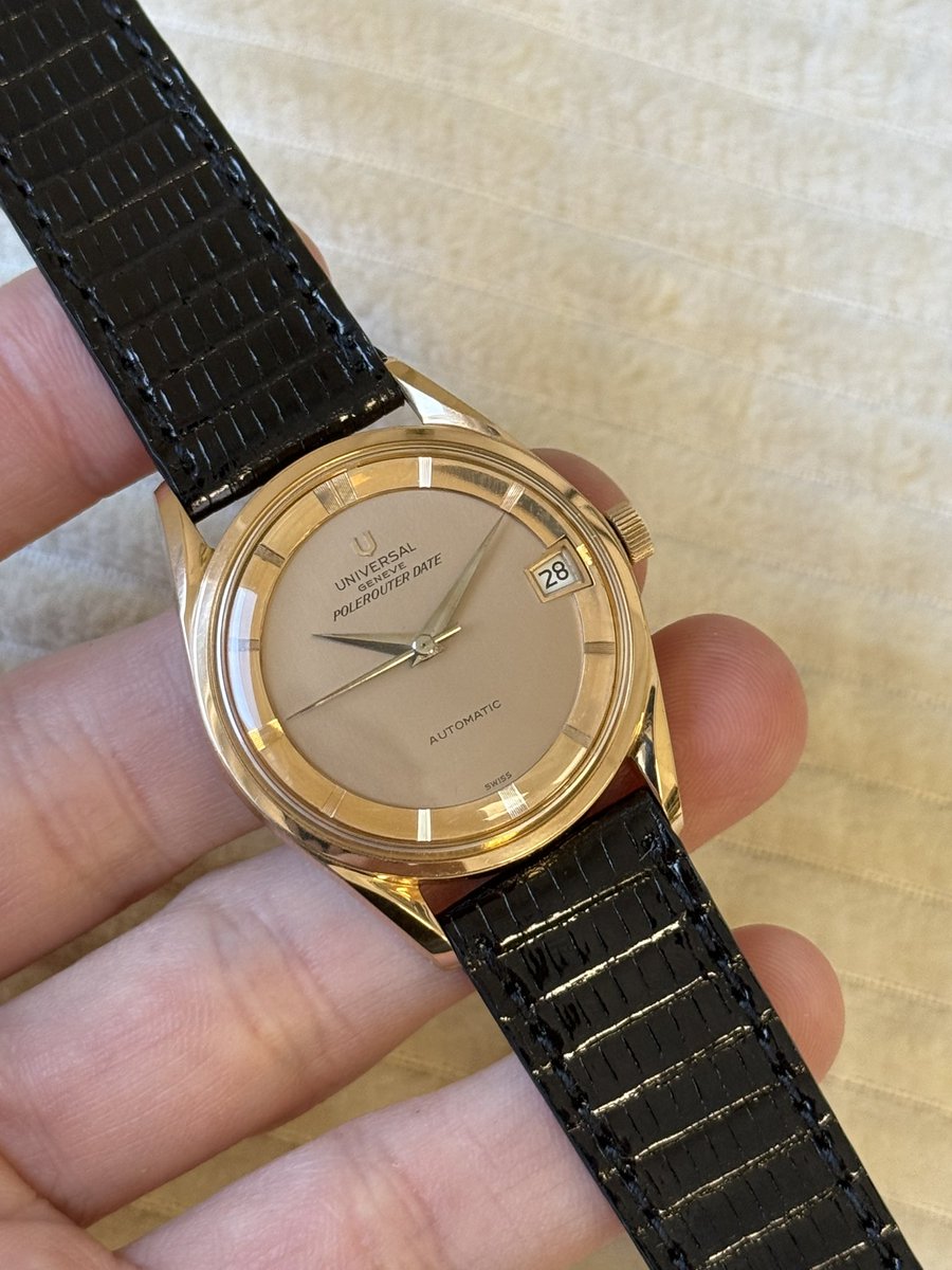 Jonatha60667679's tweet image. Arrivée ce jour une belle Universal Genève polerouter en Or rose. 
Calibre micro rotor bracelet en lézard  
4300€