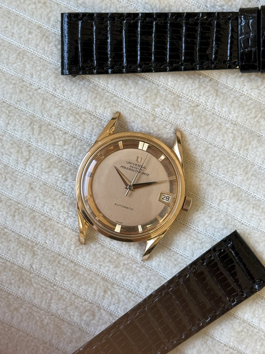 Jonatha60667679's tweet image. Arrivée ce jour une belle Universal Genève polerouter en Or rose. 
Calibre micro rotor bracelet en lézard  
4300€