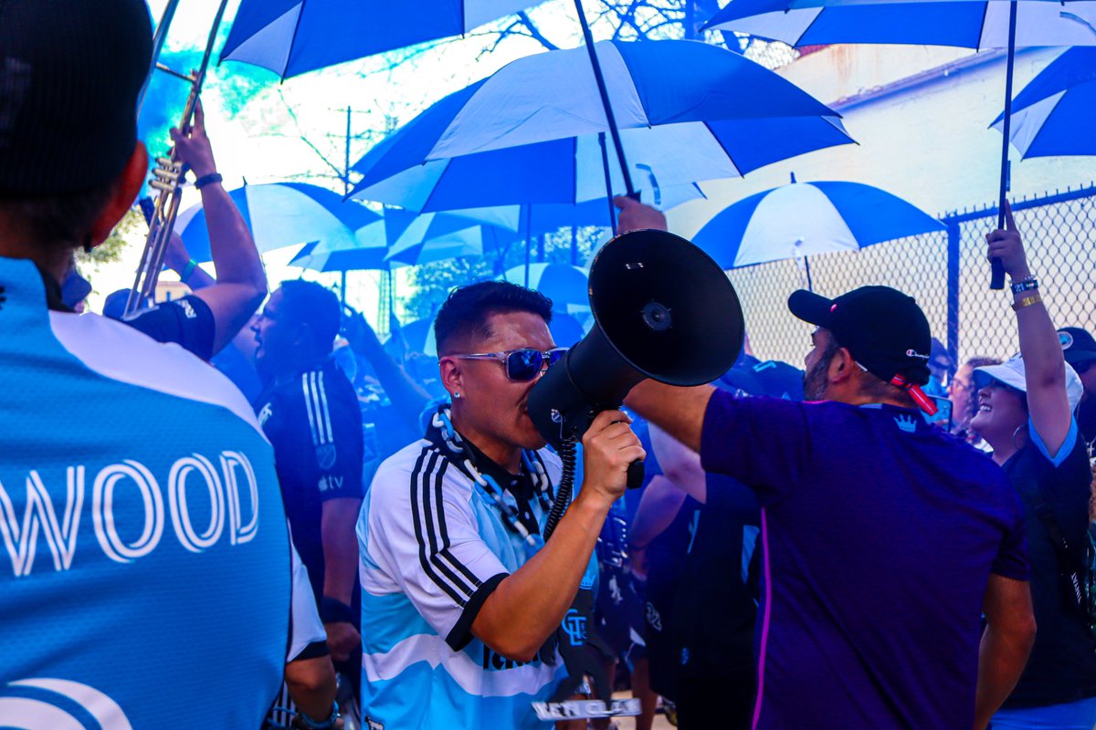 Happy Humpday familia! Always a pleasure to host our friends from <a href="/LaBrigadaDeOro/">La Brigada De Oro SG</a> when they come down 🤝 🍻 #CharlotteFC #NashvilleSC #Cltfc