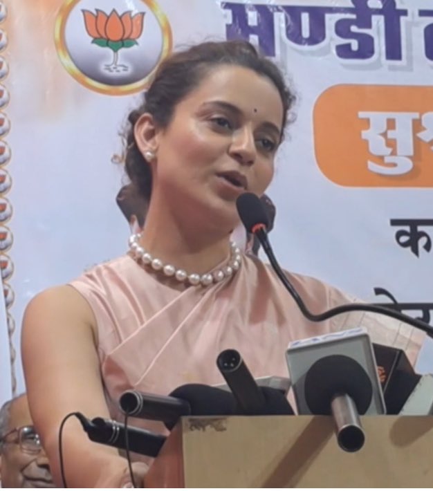 tomar_pee's tweet photo. कंगना को 1 लाख ₹ बिल की सच्चाई बिजली विभाग ने बतायी, समय पर बिल नहीं भर रही कंगना, सब्सिडी भी ले रही मैडम! https://t.co/rz0BWmixZo