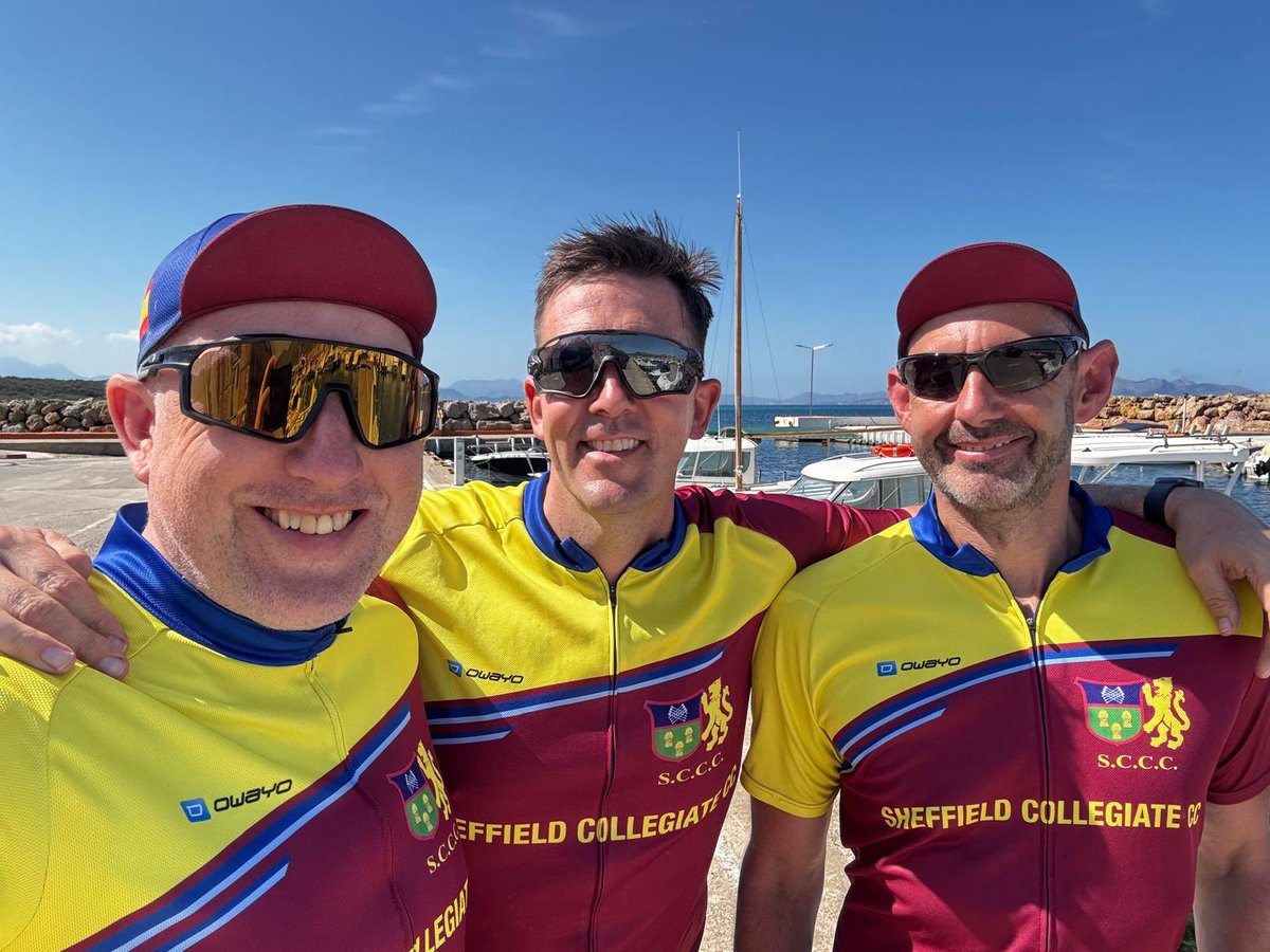 Club colours for the ⁦<a href="/SheffieldColCC/">Sheffield Collegiate CC</a>⁩ veterans today 🌞 🚴‍♂️ ⁦<a href="/ChrisStewart915/">Chris Stewart</a>⁩ ⁦<a href="/caravanbutts/">Matt Butler</a>⁩