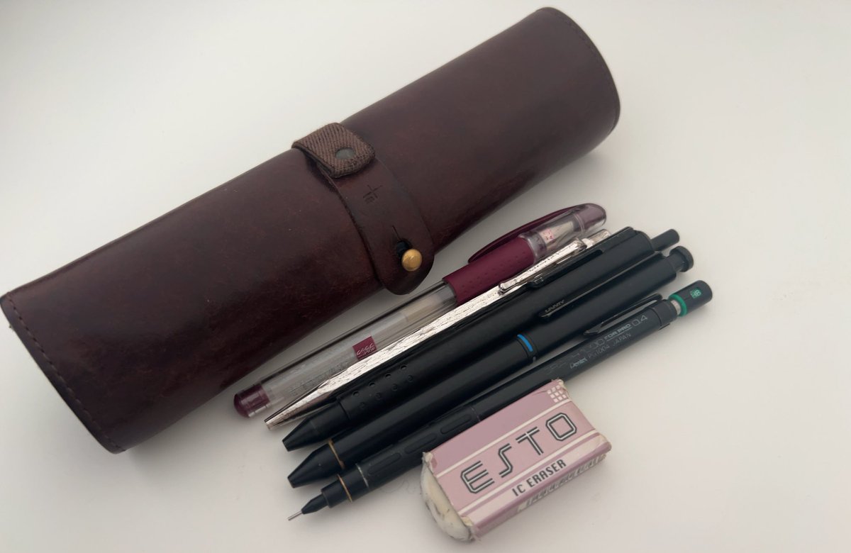 MONO_stationery's tweet photo. 久しぶりに筆箱紹介してみる。
#筆箱紹介 https://t.co/EPdA7C7YSY