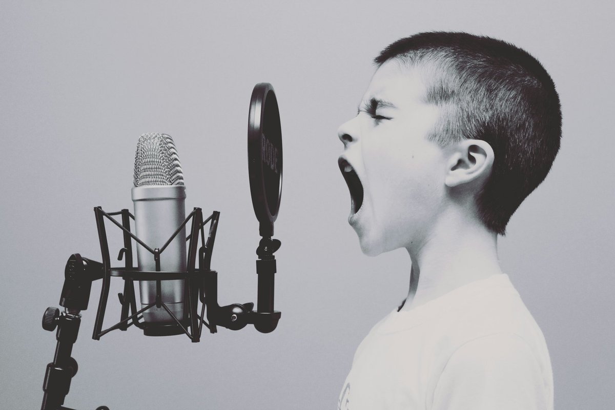 Voice Search Optimization

With more people using voice assistants, optimizing content for voice search is essential. Speak your audience’s language—literally. 
#VoiceSearch #CommsTrends #Marketing