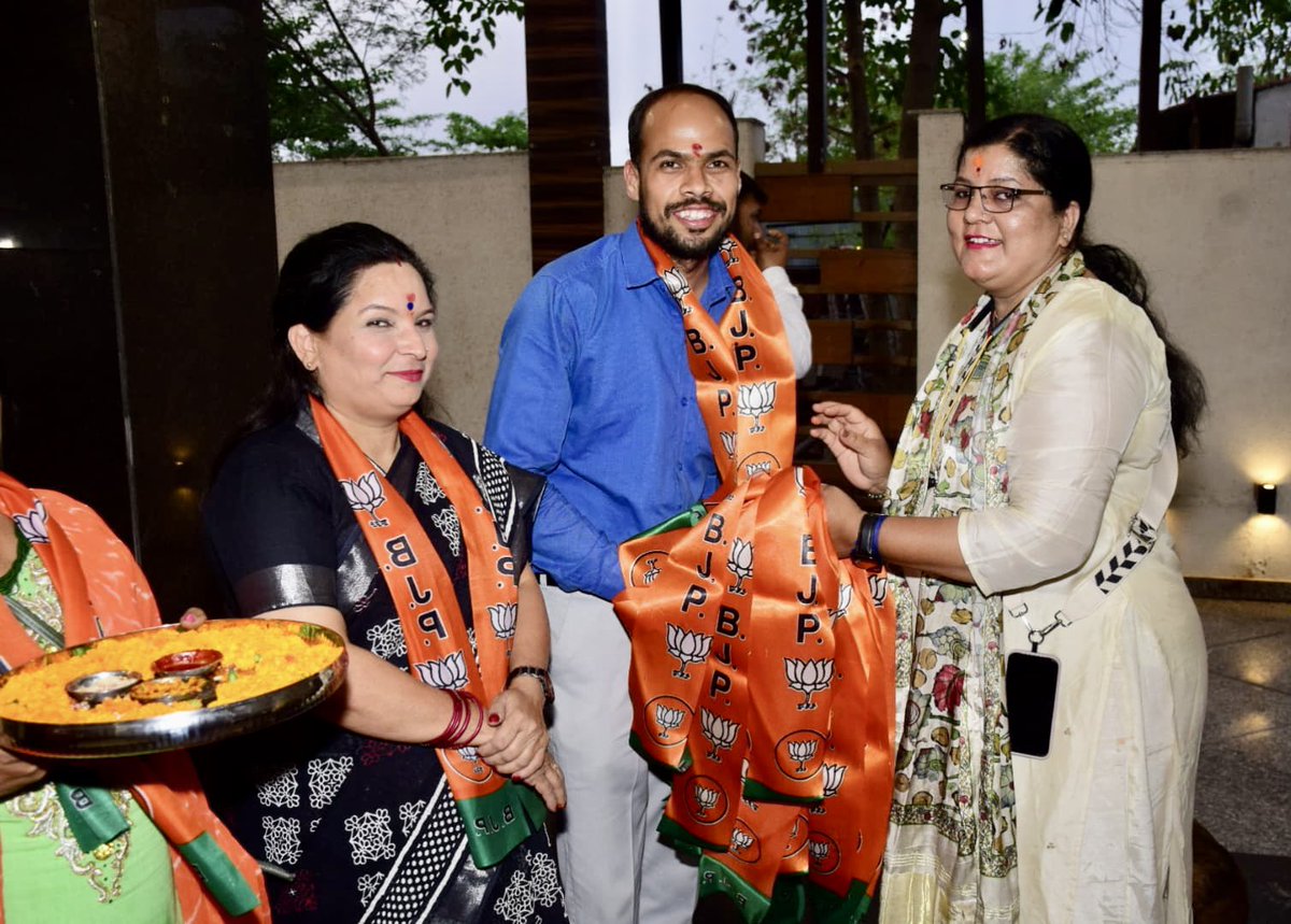 Rohan_Vaidya99's tweet photo. “सक्रिय सदस्य सम्मेलन”
भारतीय जानता पार्टी उत्तर मध्य विधानसभा
इस अवसर पर जबलपुर संसदीय क्षेत्र के लोकप्रिय सांसद श्री @AshishDubey_Bjp जी, विधायक श्री @abhilashBJPmp जी, नगर अध्यक्ष श्री @Ratneshsonkar3  जी,वरिष्ठ नेता गण, कार्यकर्ता बंधुओं की गरिमामयी उपस्थिति में संपन्न। https://t.co/d2EifZQBm7