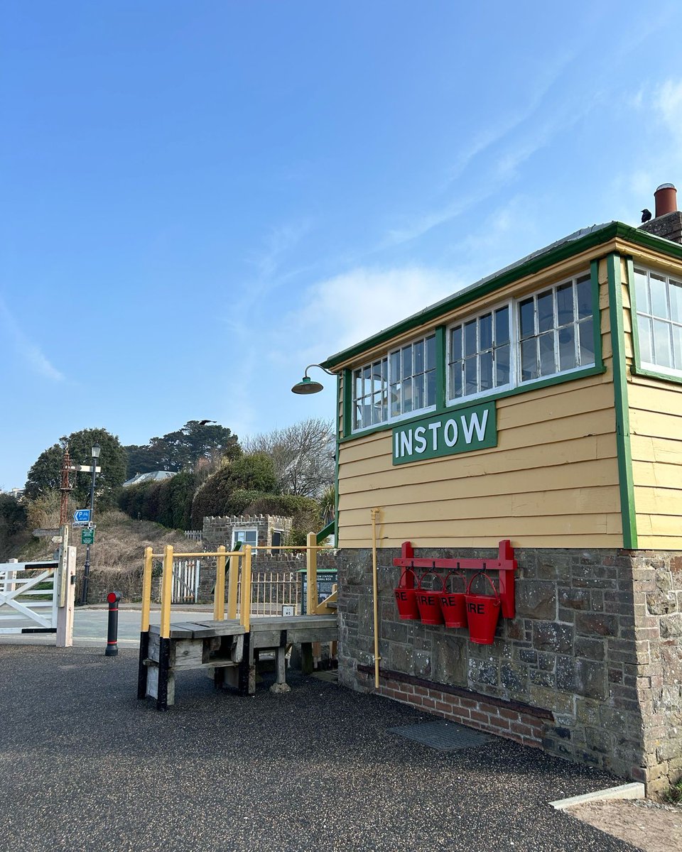 🚦 INSTOW SIGNAL BOX! 🚂✨

How lucky are we to have such incredible history right here in our villages? 💚
The Instow Signal Box is a treasured part of Instow’s past – and it’s still standing proud today!