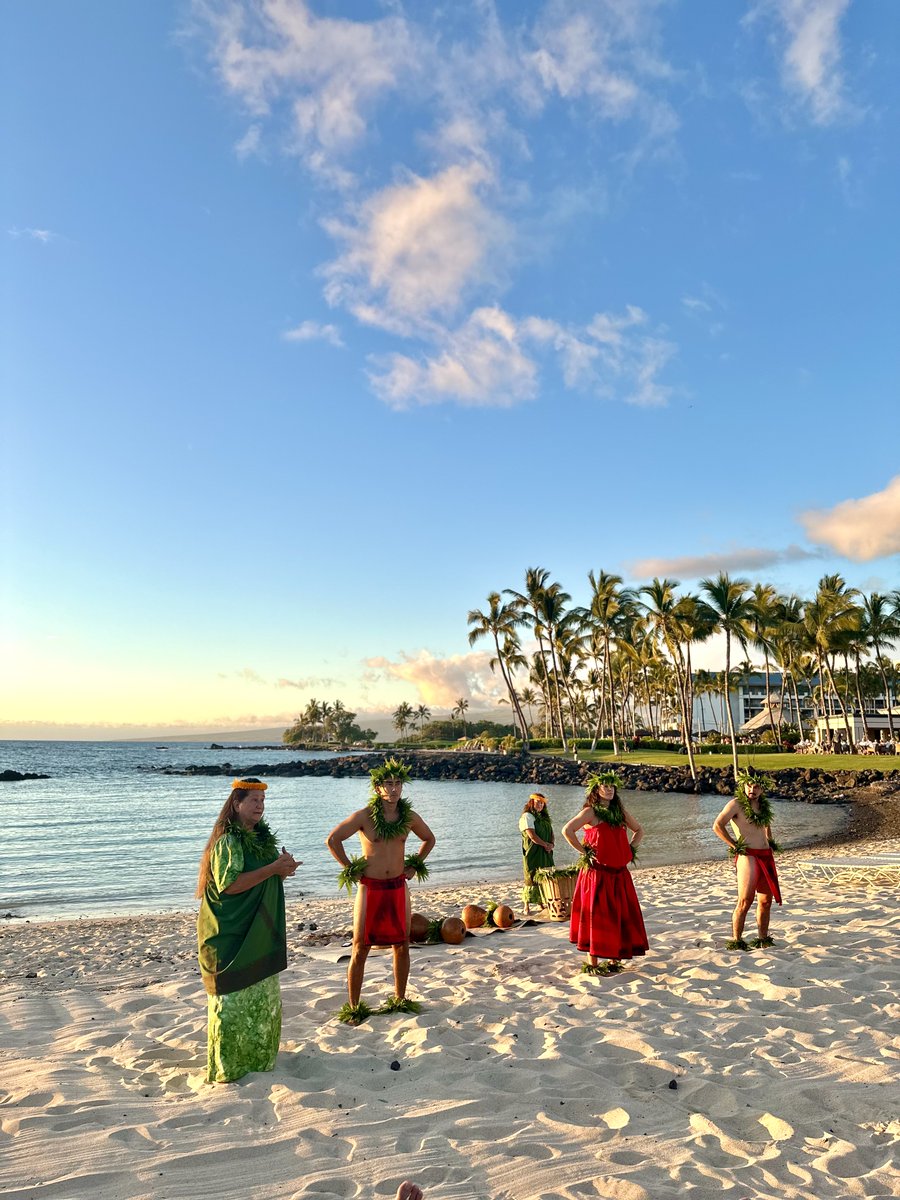 Discover the stories of Hawai‘i! Gather on the beach for Mo’olelo Time and hear the legends and lore that make our island so special. 🏖️📚 spkl.io/6010fcl88